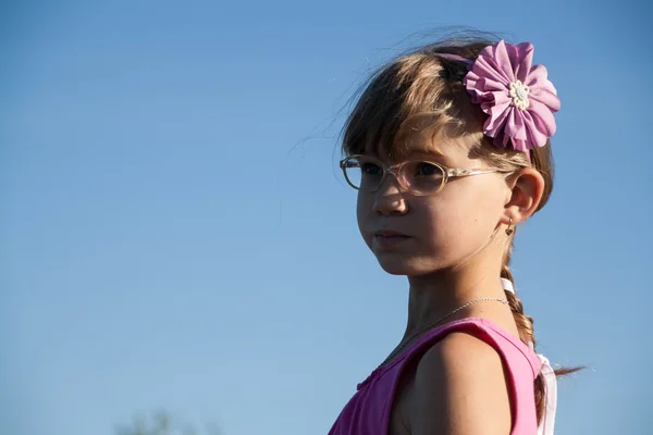 Niña rubia con gafas —  Fotos de Stock