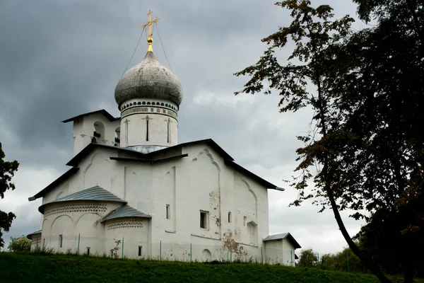 Starożytne Piotra i Pawła Kościół prawosławny w Pskowie — Zdjęcie stockowe