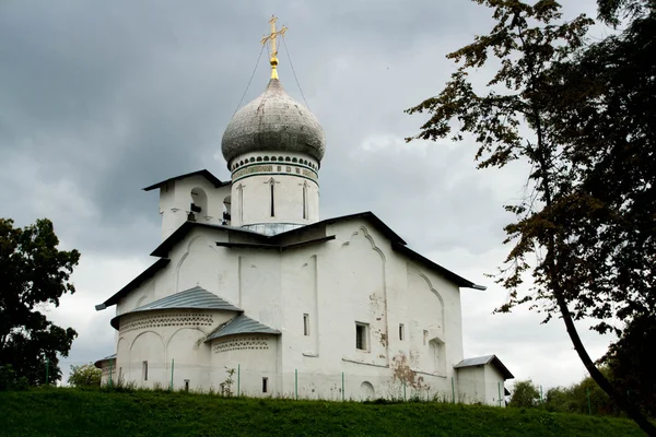 Starożytne Piotra i Pawła Kościół prawosławny w Pskowie — Zdjęcie stockowe