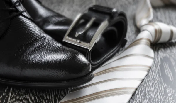 Fekete bőrszíj boot és nyakkendő — Stock Fotó