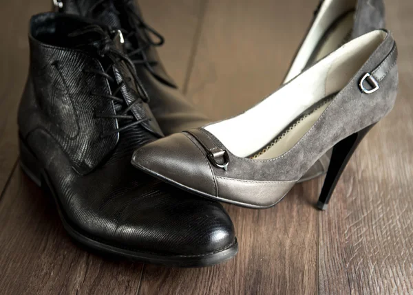 Chaussures homme et femme à la mode — Photo