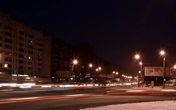 Трафик город ночь — стоковое фото