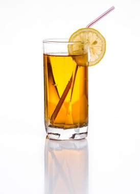 beyaz izole limonata veya limon suyu