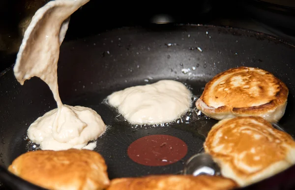 Delicious homemade pancakes baking in the pan — Stock Photo, Image