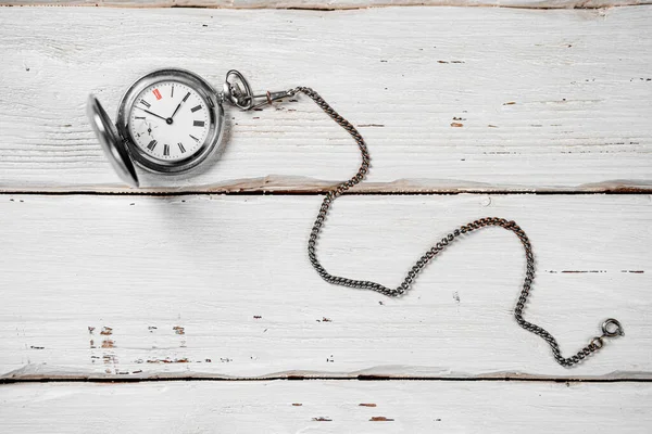 Antiguo Reloj Bolsillo Vintage Cadena Sobre Fondo Mesa Madera Blanca —  Fotos de Stock