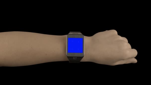 Smart-watch mock-up s gesty chroma klíčování a černým pozadím — Stock video