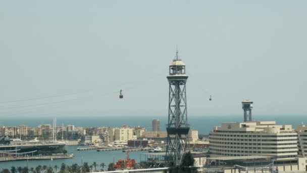 Kabinbana tower och Port Vell i Barcelona, Spanien — Stockvideo