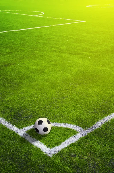 Campo in erba di calcio con marcatura e palla, Sport — Foto Stock