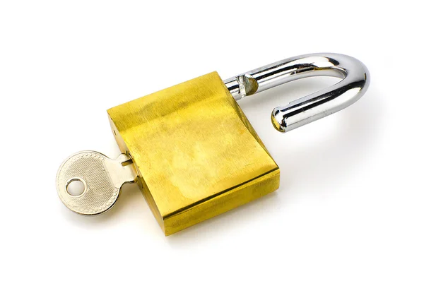 Candado desbloqueado con la llave sobre fondo blanco — Foto de Stock