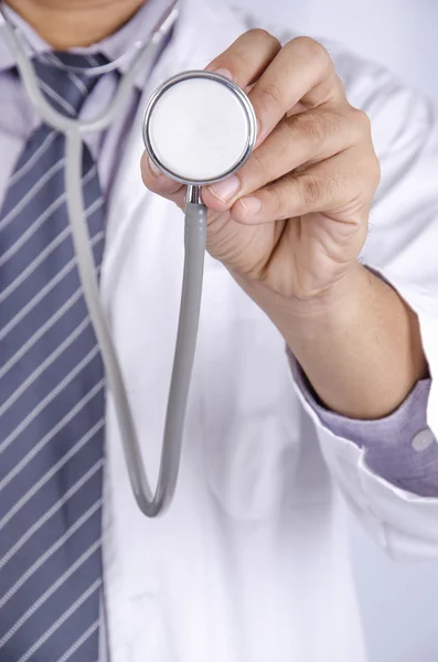 Doctor holding stethoscope — Stock Photo, Image
