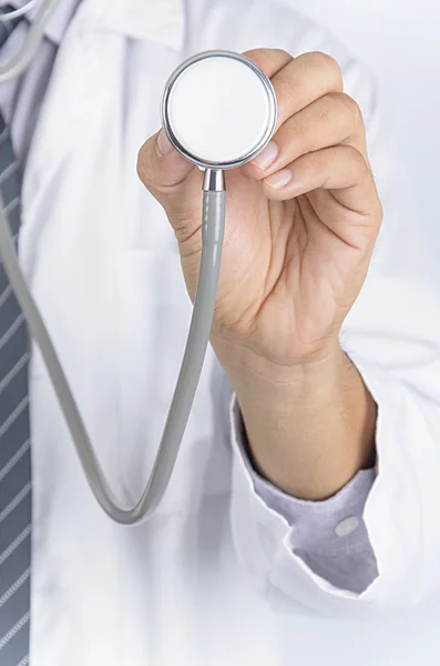 Doctor holding stethoscope — Stock Photo, Image