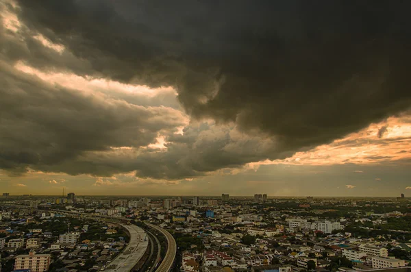 Nuvens escuras tempestade antes da chuva — Fotografia de Stock