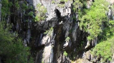 Rusya, Novosibirsk, 17 Eylül 2016. Genç erkekler fotoğraflandı şelale