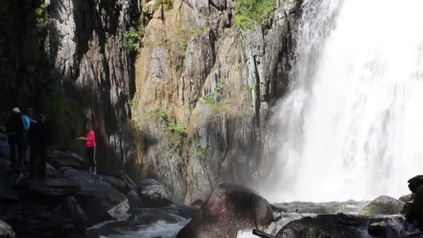 Russia, Novosibirsk, September 17, 2016. The young men photographed waterfall — Stock Video