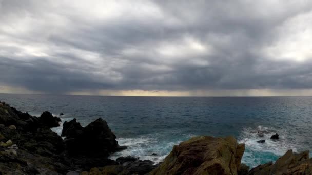 Landskap Vid Soluppgången Över Havet — Stockvideo