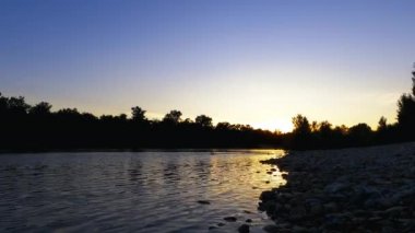  Nehirde Günbatımı Manzarası - 6K