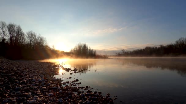 Panorama Con Sole Nebbia Sul Fiume Italia — Video Stock