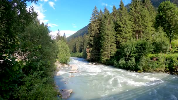 Flusslandschaft Den Dolomiten — Stockvideo