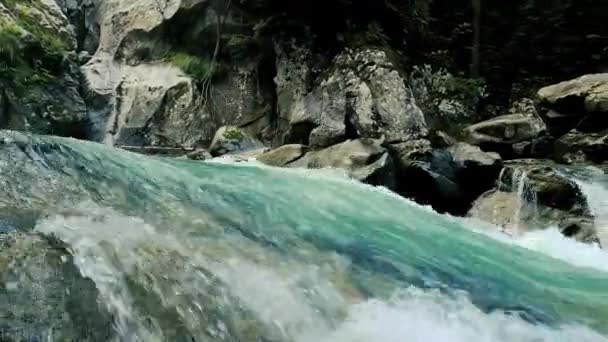 Flusslandschaft Den Dolomiten — Stockvideo