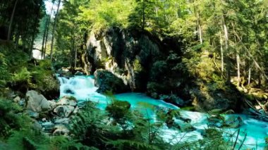 Lares Şelaleleri 'nin manzarası - 5K