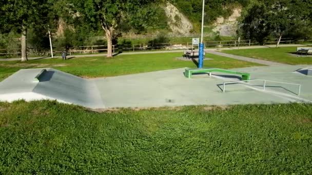 Aerial Drone Przegląd Skateparku Dolomitach — Wideo stockowe