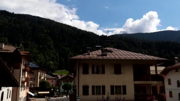 Aerial Drone Timelapse Τοπίο Του Mountain Village Pinzolo — Αρχείο Βίντεο