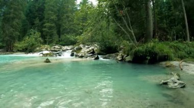 Amola Gölü 'nün mavi manzarası - 5K