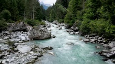 Alp Akıntısı üzerindeki Hava Aracı Manzarası