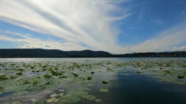 Corgeno Gölü üzerindeki Sunset manzarası - 5K