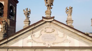  Hava Aracı - St. Archangel Kilisesi Genel Görünümü - Busto Arsizio İtalya 13..