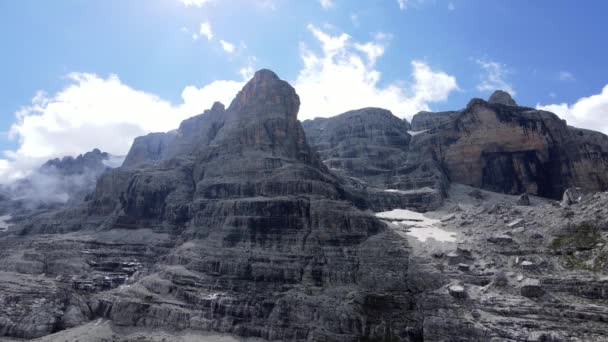 Drone Aereo Paesaggio Nelle Dolomiti Con Rocce Nuvole — Video Stock