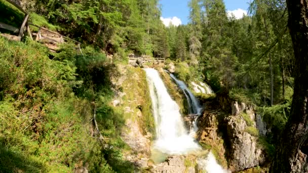 Alpská Krajina Valesinella Falls — Stock video