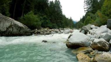  Dolomitlerde Akıntılı Manzara - 5K