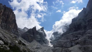  Hava Aracı - Dolomitlerde Manzara - Tuckett İtalya