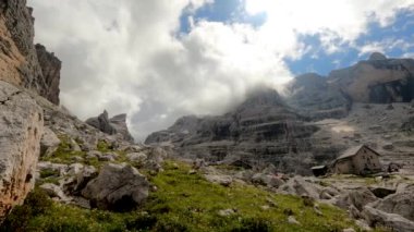 Dolomitlerdeki Alp manzarası - Tuckett İtalya - 5K