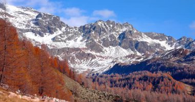 Sonbaharda muhteşem Alp manzarası
