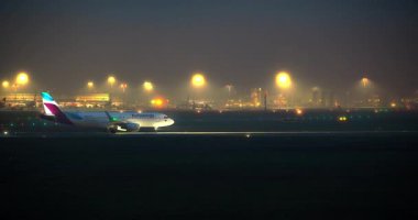 Nightscape - Eurowings uçağı Malpensa Havaalanı 'ndan 12-01-2025' te havalandı