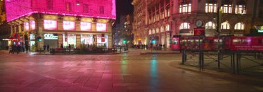 Anamorfik Lens 6K - Milano 'daki Piazza Duomo' da 12-06-2025 yıllarında Noel sahneleri