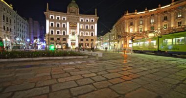  Milano 'daki Cordusio Meydanı' nda tramvayla Noel sahnesi 12-13-2025