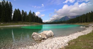 Montagnoli 'nin muhteşem Dolomite Gölü