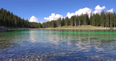 Montagnoli 'nin muhteşem gölü Dolomitlerde