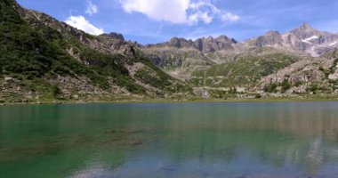 Cornisello 'nun muhteşem Dolomite Gölü