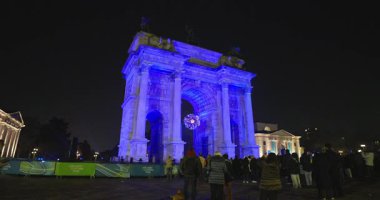 İtalya 'nın Milano kentindeki Piazza Sempione kentindeki Arco della Pace Olimpiyat Kazanı' nda saat 22: 00 'de 02-09-2026