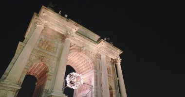 İtalya 'nın Milano kenti Piazza Sempione' da 02-09-2026 yıllarındaki Olimpiyat alevinin muhteşem manzarası