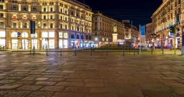 8K Motionlapse - Piazza Cordusio, Milan, İtalya 'da Gece Trafiği 02-21-2026
