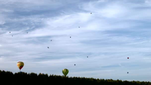 Balão de ar no céu — Vídeo de Stock