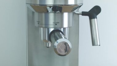 Kahve makineleri kullanarak kahve yapma