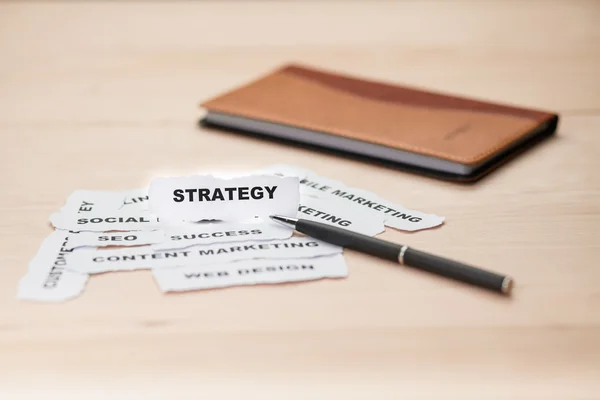 Gericht van strategie papier rip — Stockfoto