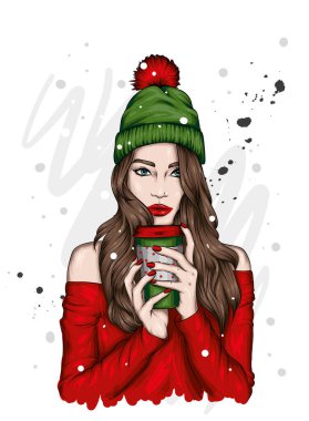 Şapkalı güzel kız, bubo ve bir bardak kahve ya da çay. Şık giysiler içinde uzun saçlı kadın. Moda ve stil, aksesuarlar. Sonbahar, kış, sıcak içecek. Hipster.
