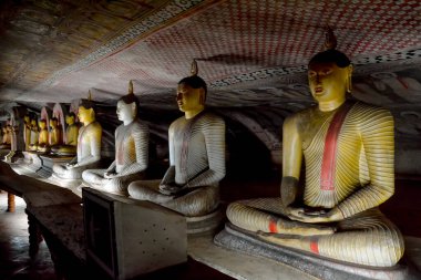 Dambulla Mağara Tapınağı 'ndaki Buda Heykelleri, Dambulla Altın Tapınağı, Sri Lanka